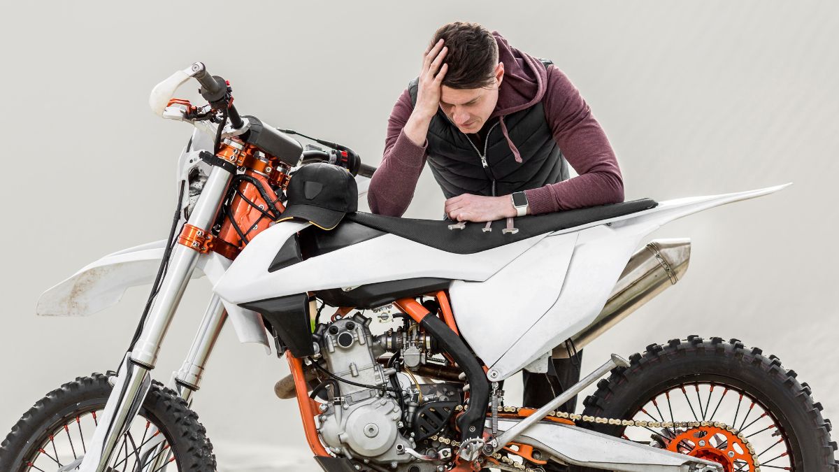 نشانه‌های خرابی باتری موتورسیکلت